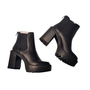 Steve Madden Chelsea Boots Size 7.5